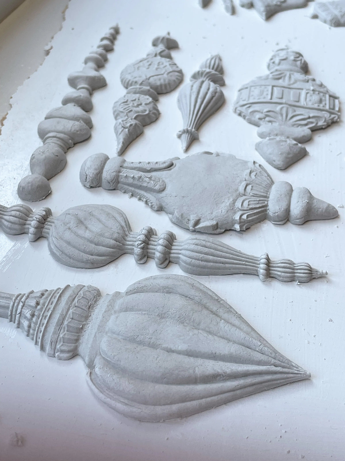 Baubles (𝗨𝘀𝗲𝗱 - 𝗟𝗶𝗸𝗲 𝗡𝗲𝘄) - IOD Decor Mould