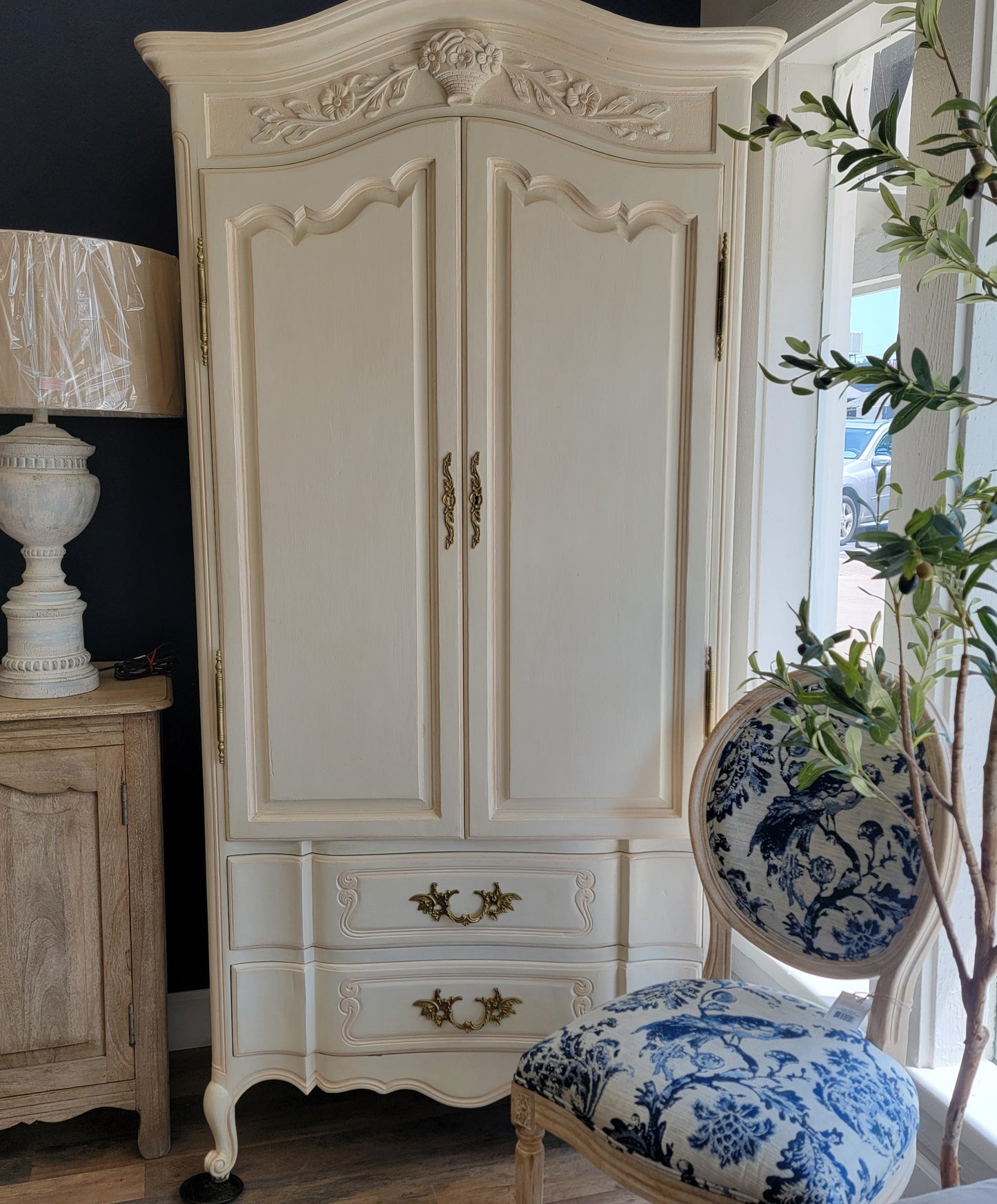 Vintage Armoire - Ready to Upstyle - (𝐏𝐢𝐜𝐤-𝐔𝐩 𝐎𝐧𝐥𝐲)