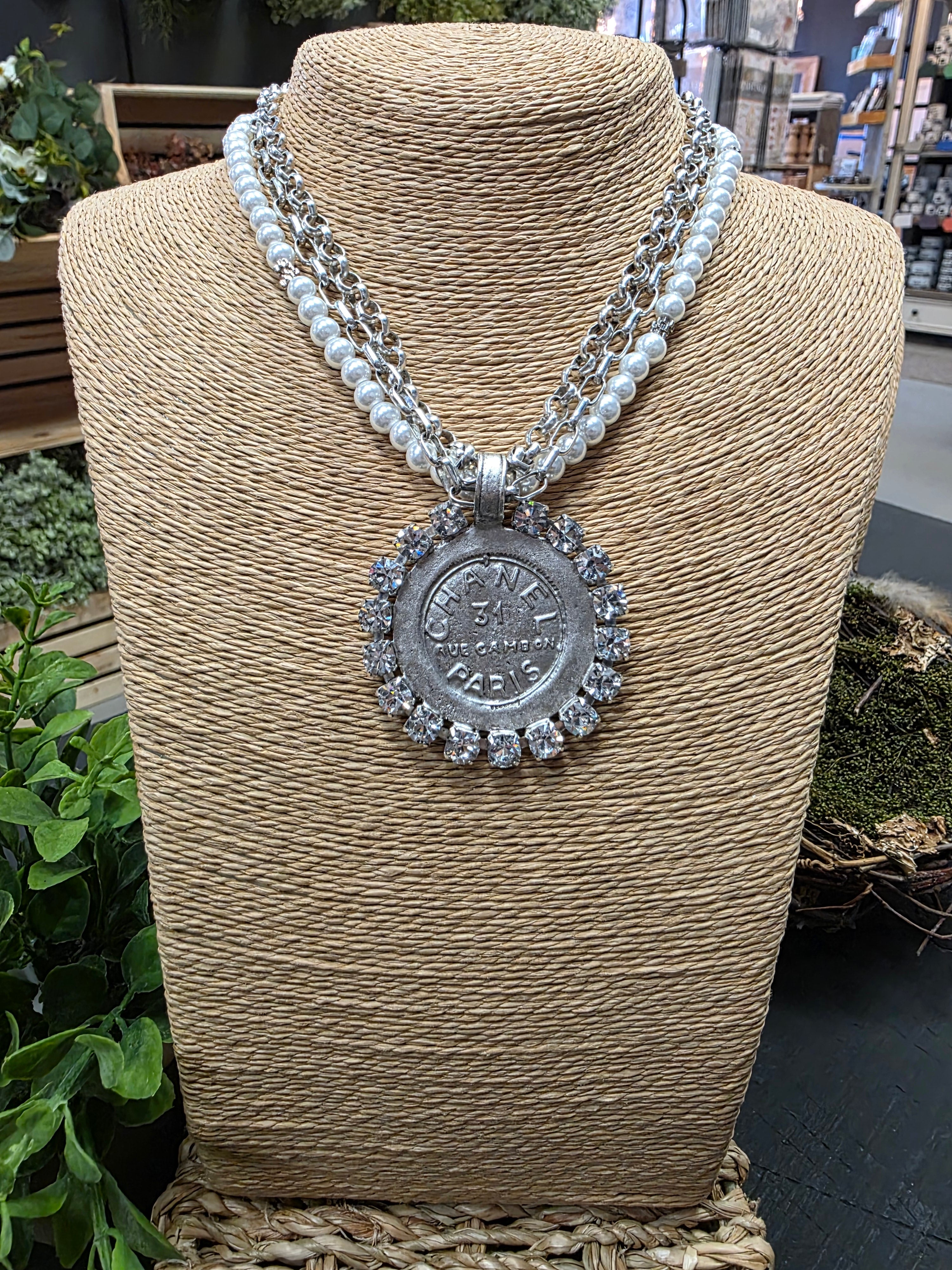 Chanel 31 Rue Paris Cambon Coin & Pearl & Crystal Necklace Style
