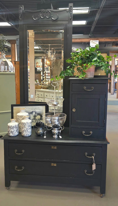 Black Antique 1890-1920 Gentlemen's Dresser - (𝐏𝐢𝐜𝐤-𝐔𝐩 𝐎𝐧𝐥𝐲)