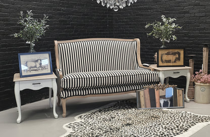 Stylish Side / End Table - (𝐏𝐢𝐜𝐤-𝐔𝐩 𝐎𝐧𝐥𝐲)