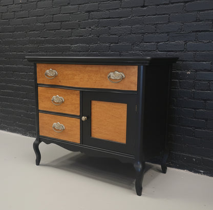 Antique Dry Sink - (𝐏𝐢𝐜𝐤-𝐔𝐩 𝐎𝐧𝐥𝐲)