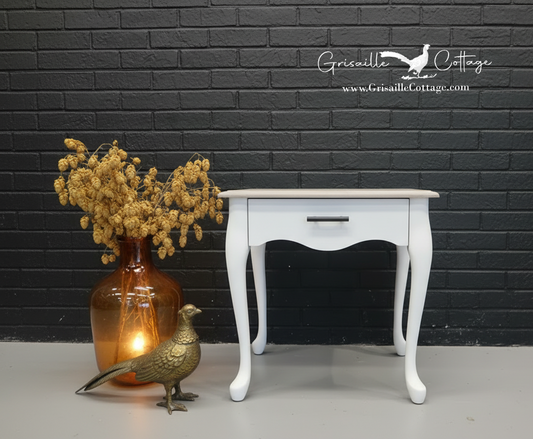 Stylish Side / End Table - (𝐏𝐢𝐜𝐤-𝐔𝐩 𝐎𝐧𝐥𝐲)