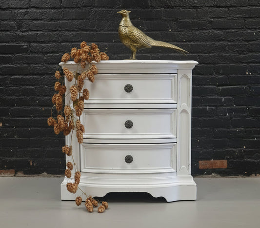 White 3-Drawer Nightstand / End Table - (𝐏𝐢𝐜𝐤-𝐔𝐩 𝐎𝐧𝐥𝐲)