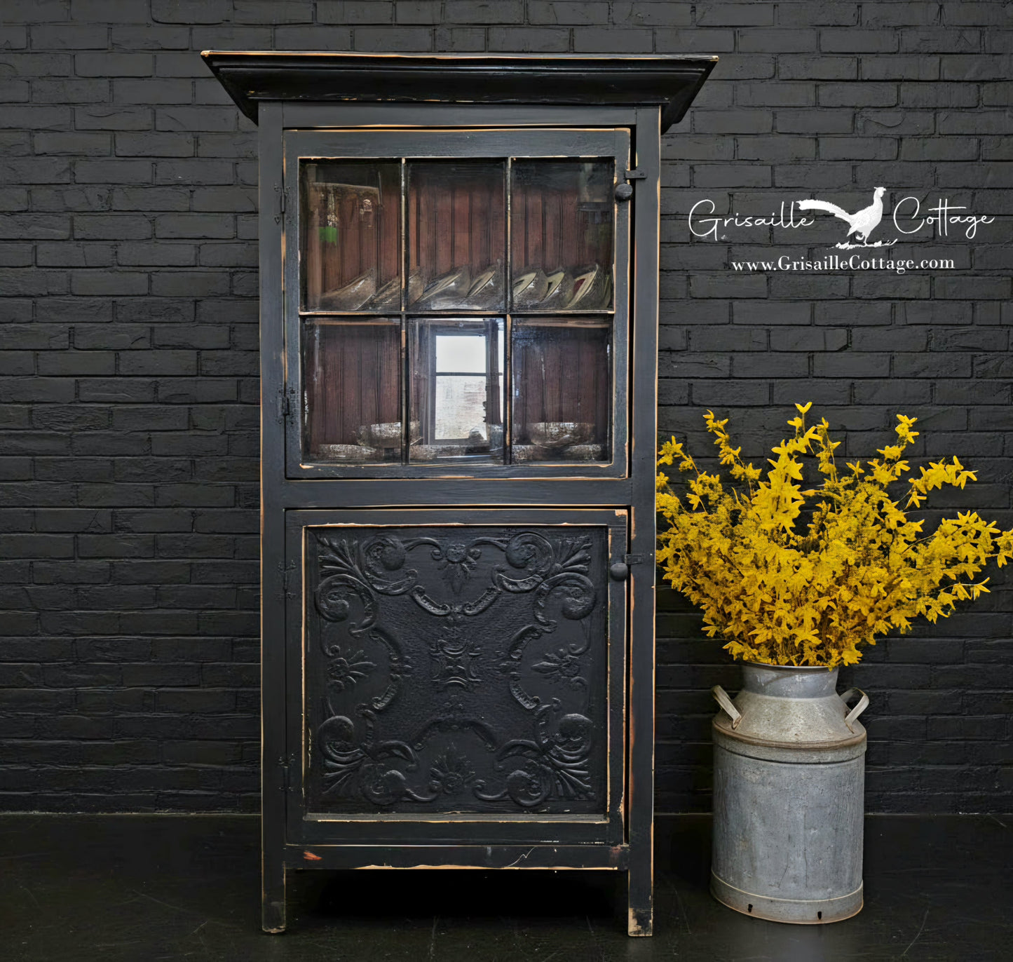 Vintage Pie Hutch - (𝐏𝐢𝐜𝐤-𝐔𝐩 𝐎𝐧𝐥𝐲)