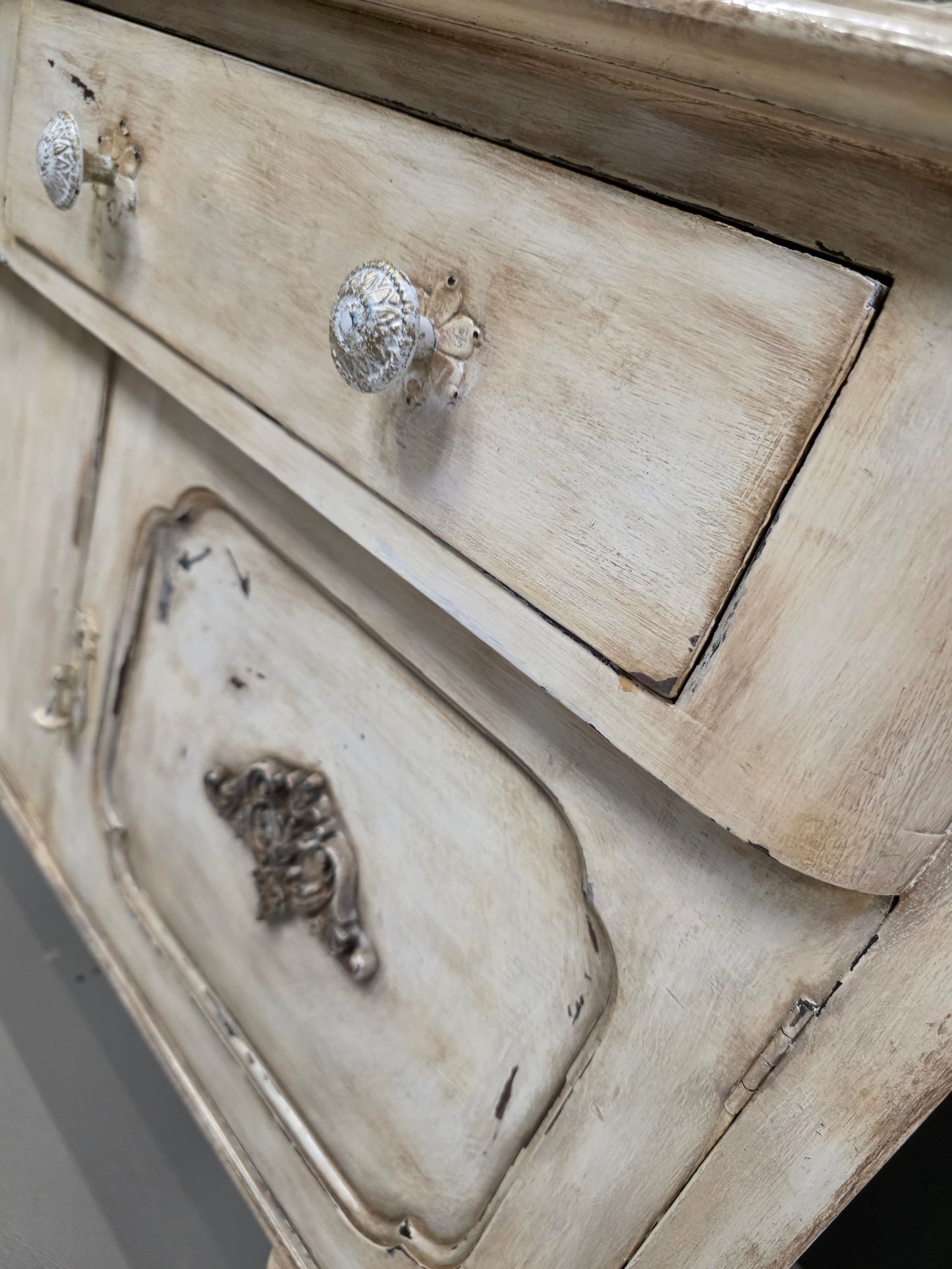 Antique Sideboard Old World Shabby Finish  - (𝐏𝐢𝐜𝐤-𝐔𝐩 𝐎𝐧𝐥𝐲)