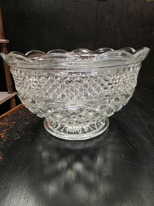 Vintage Anchor Hocking Wexford Scalloped Edge Footed Bowl