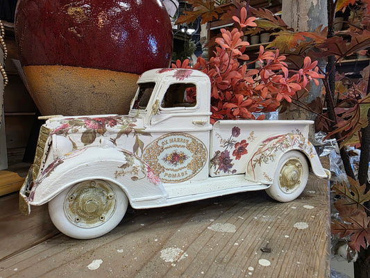 𝟭𝟬-𝟬𝟯-𝟮𝟲 𝗦𝗮𝘁𝘂𝗿𝗱𝗮𝘆 (𝟭𝟮-𝟯) Vintage Metal Truck