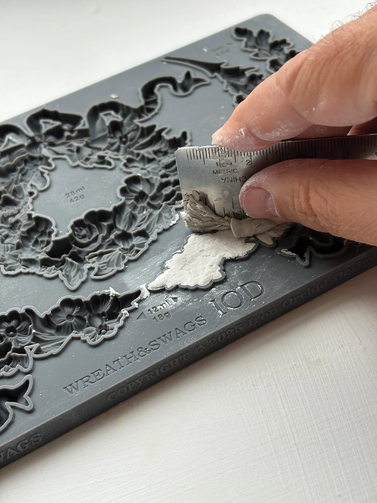 Wreath & Swags - IOD Decor Mould 2026