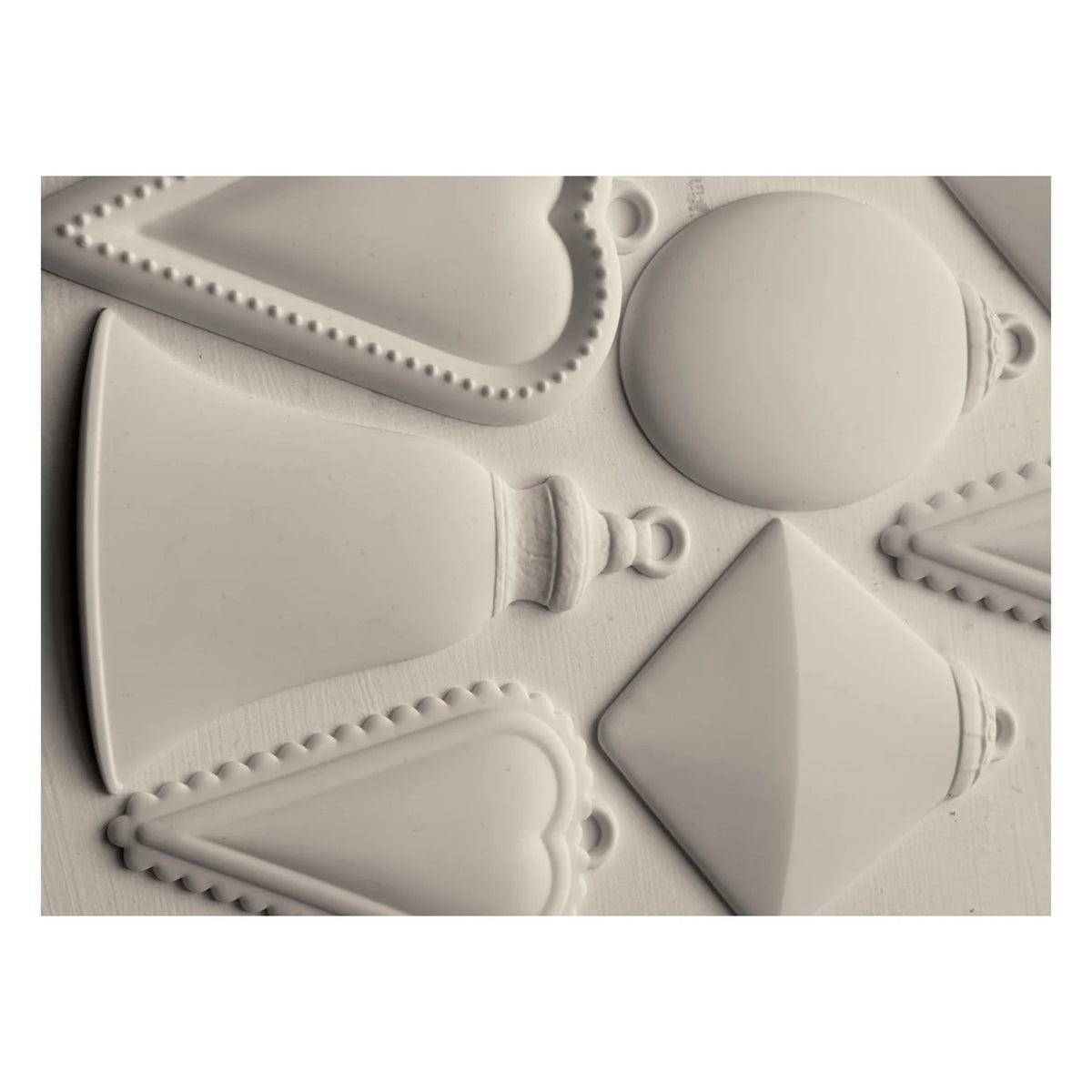 Bibelots 2 (𝗨𝘀𝗲𝗱 - 𝗟𝗶𝗸𝗲 𝗡𝗲𝘄) - IOD Decor Mould