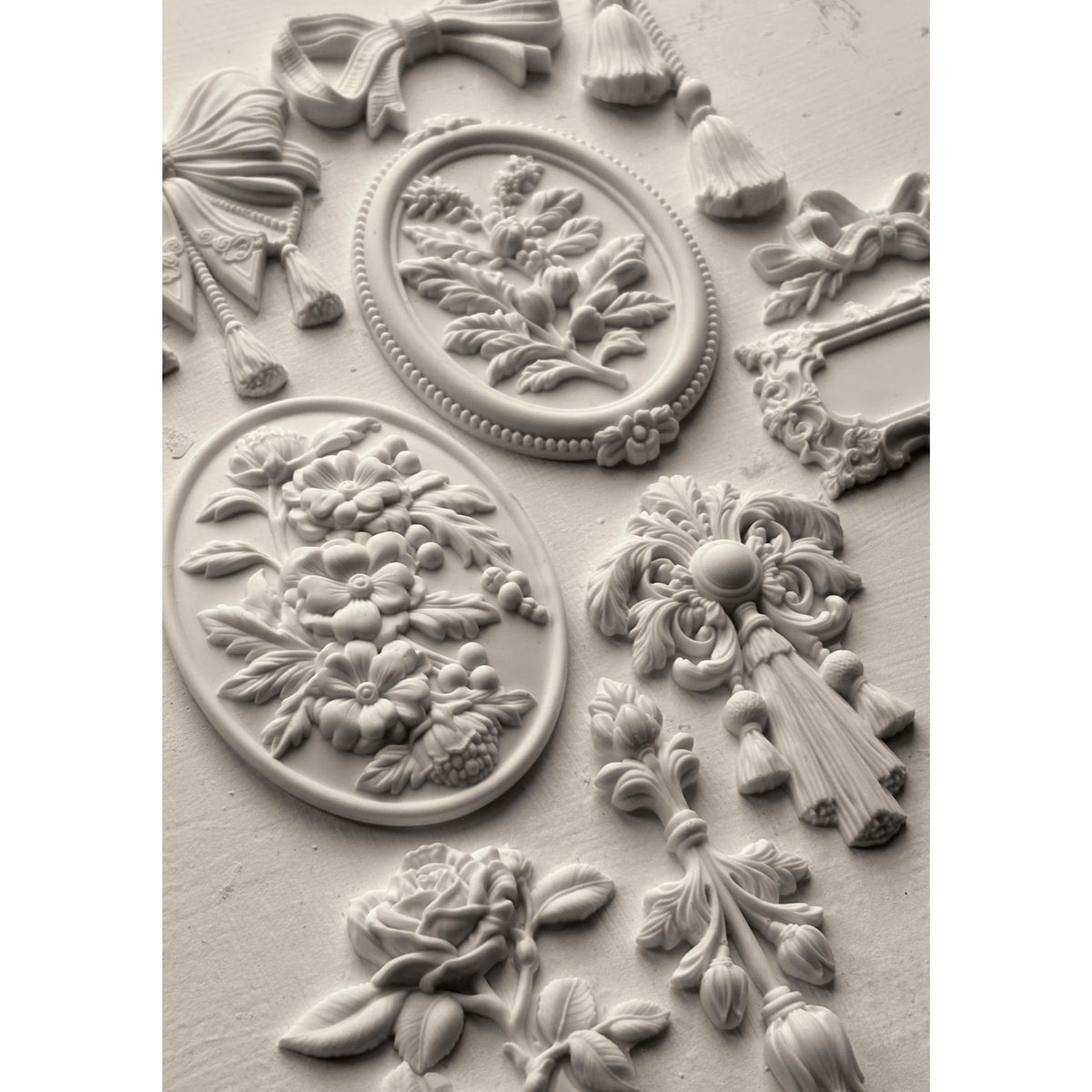Victoriana (𝗨𝘀𝗲𝗱 - 𝗟𝗶𝗸𝗲 𝗡𝗲𝘄) - IOD Decor Mould