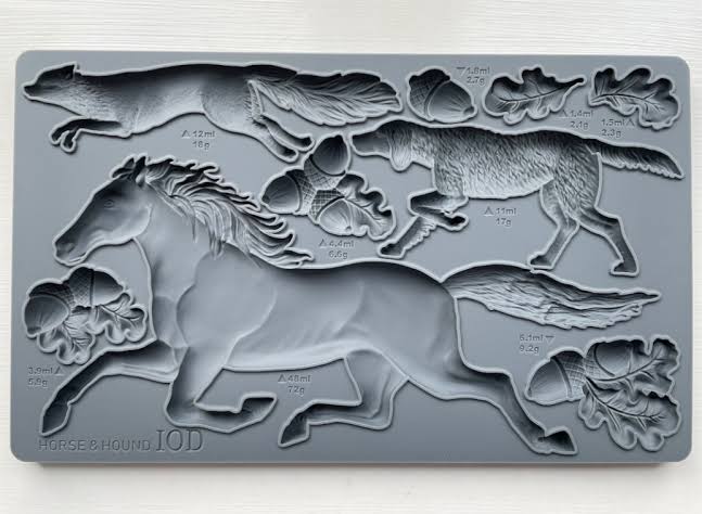 Horse & Hound  (𝗨𝘀𝗲𝗱 - 𝗟𝗶𝗸𝗲 𝗡𝗲𝘄) - IOD Decor Mould