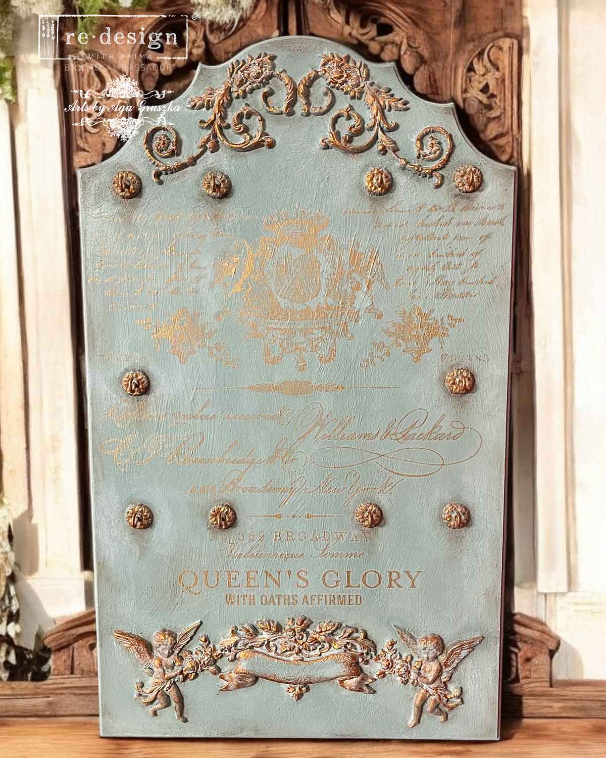 Queen's Glory Gold 12"x 12" (2-Sheets) - Maxi Transfers