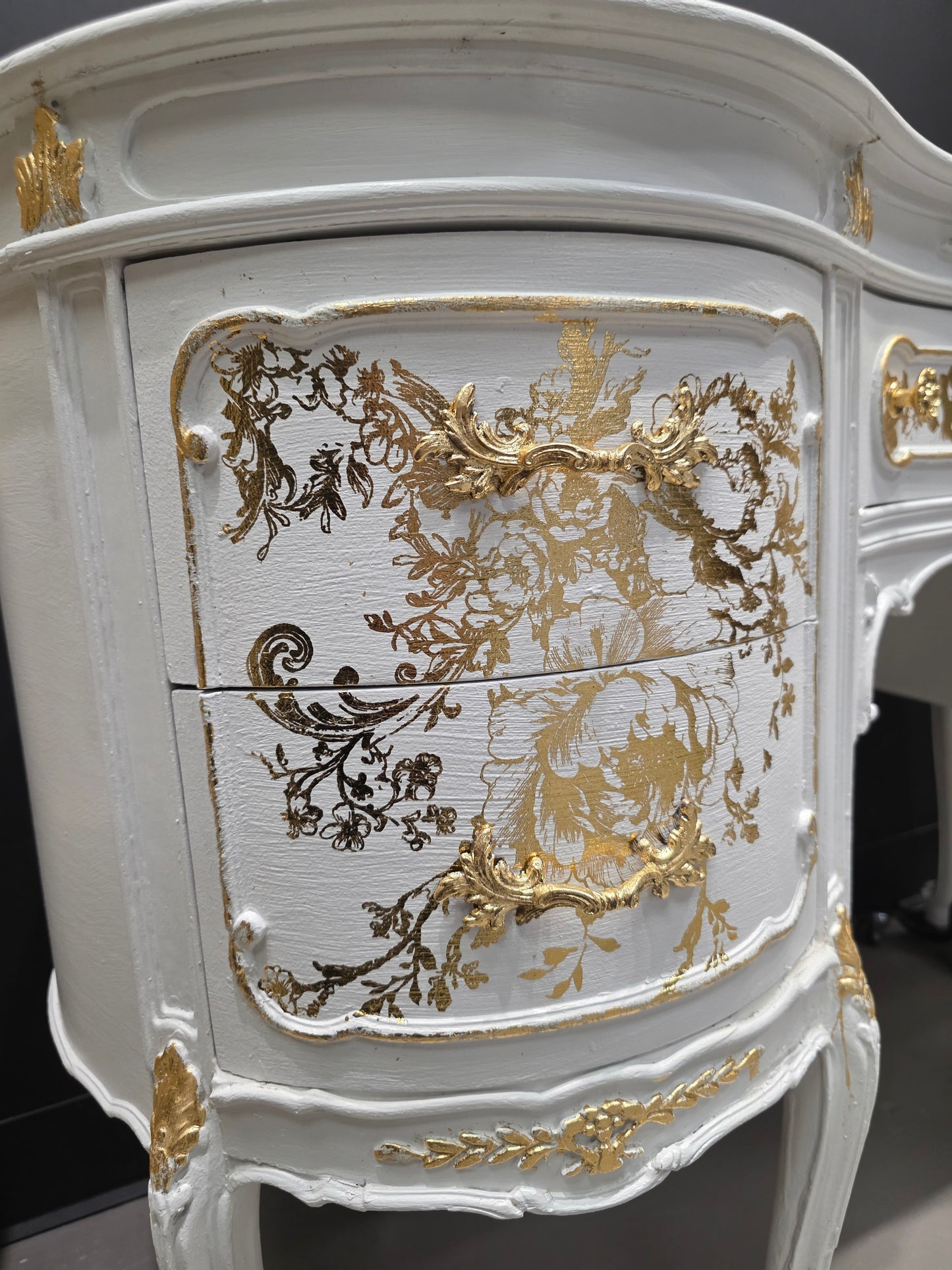 Antique Vintage French Provincial Kidney-Shaped Vanity / Desk  - (𝐏𝐢𝐜𝐤-𝐔𝐩 𝐎𝐧𝐥𝐲)