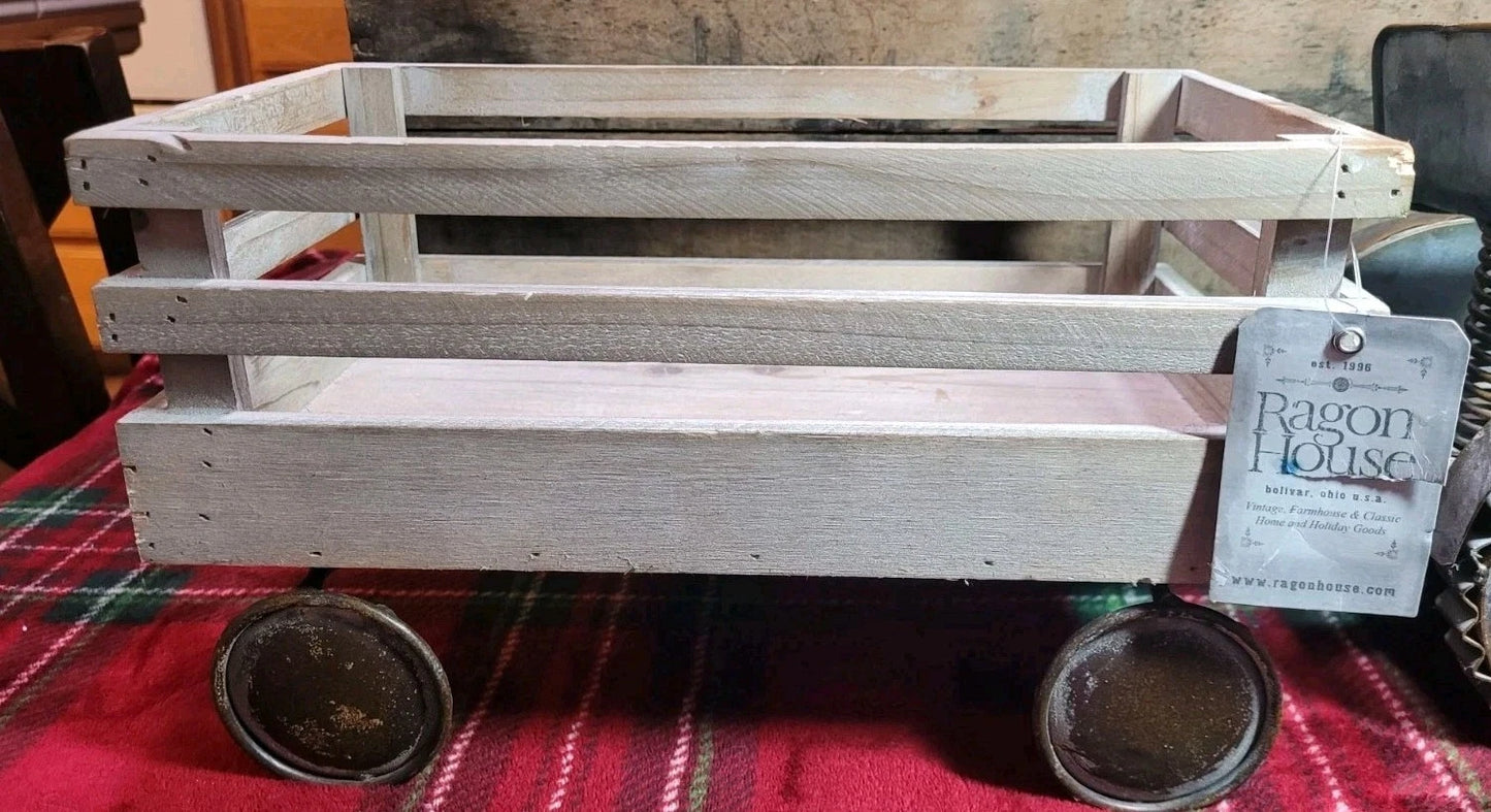 Aged Metal Tractor & Wagon - (𝐏𝐢𝐜𝐤-𝐔𝐩 𝐎𝐧𝐥𝐲)