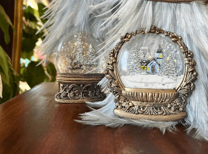 Snowglobes (𝗨𝘀𝗲𝗱 - 𝗟𝗶𝗸𝗲 𝗡𝗲𝘄) - IOD Decor Mould